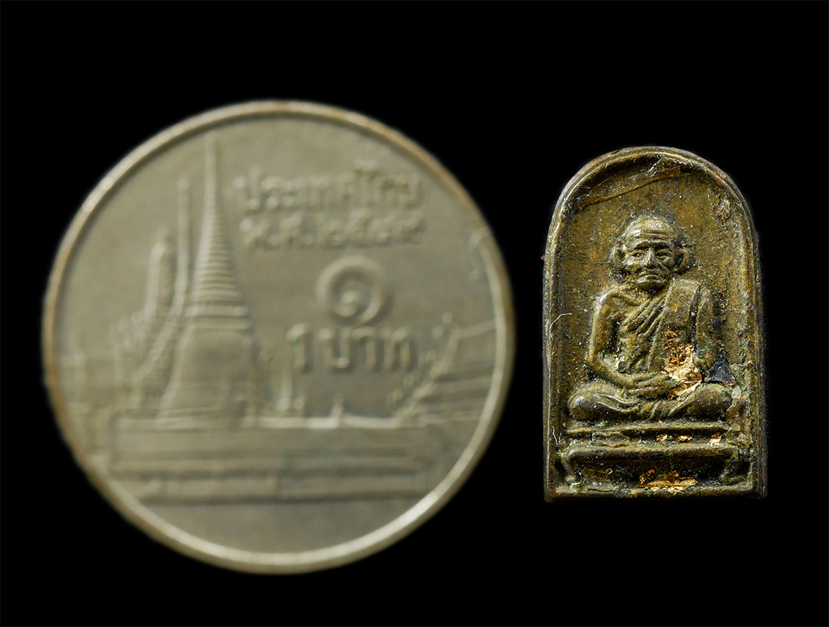 30Jun25 (79)p.jpg - พระปรกใบมะขาม หลวงพ่อเงิน วัดหิรัญญาราม (วัดบางคลาน) อ.โพทะเล จ.พิจิตร รุ่นช้างคู่ ปี 2526 เนื้อทองทิพย์ ทองระฆัง พระเก่าสวย มวลสารดี พิธีใหญ่#4 นามพร [..] | https://kamulet.in.th